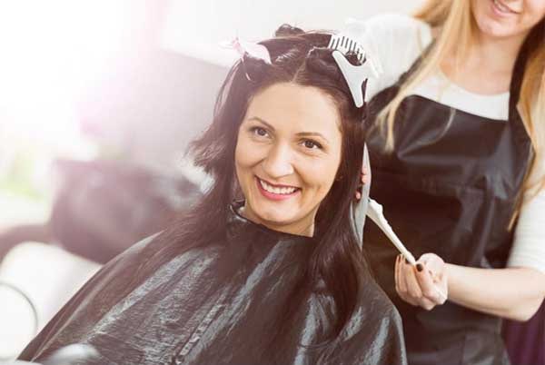 Chăm sóc tóc cho bà bầu: Để có mái tóc khỏe mạnh và đẹp, bức ảnh này sẽ giúp bạn hiểu rõ hơn về những chăm sóc cần thiết cho tóc của bà bầu. Bạn sẽ biết được cách chăm sóc tóc đúng cách để tránh rụng tóc và khô tóc trong thời kì mang thai.
